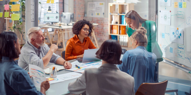 Učeči se v skupini (foto: Adobe Stock)